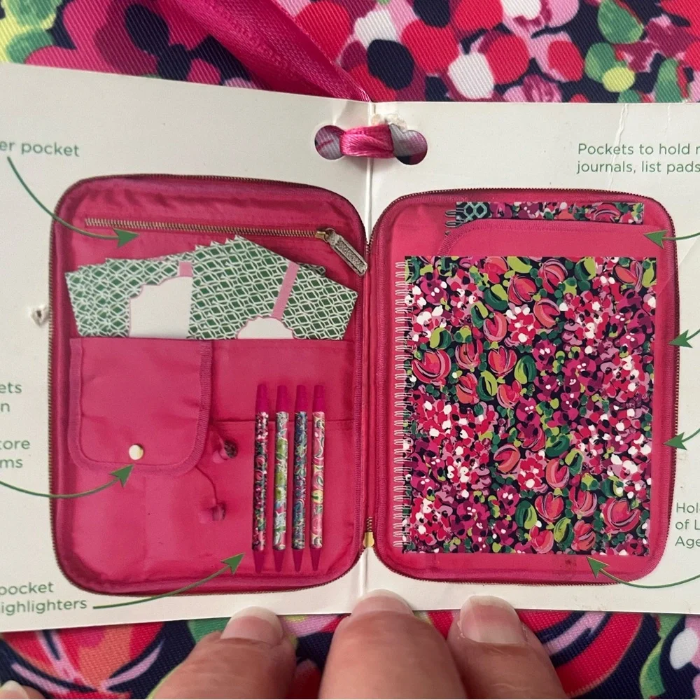 NWT Lilly Pulitzer zippered soft folio with pockets Wild Confetti